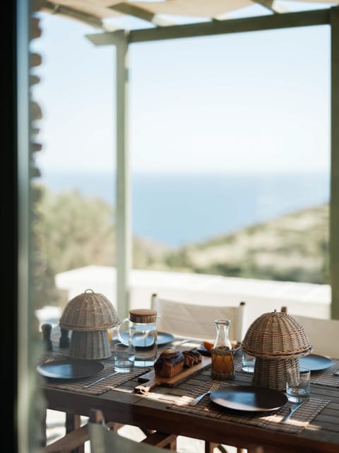 Natural landscape, View (from property/room), Balcony/Terrace, Food and drinks, Seating area, Sea view