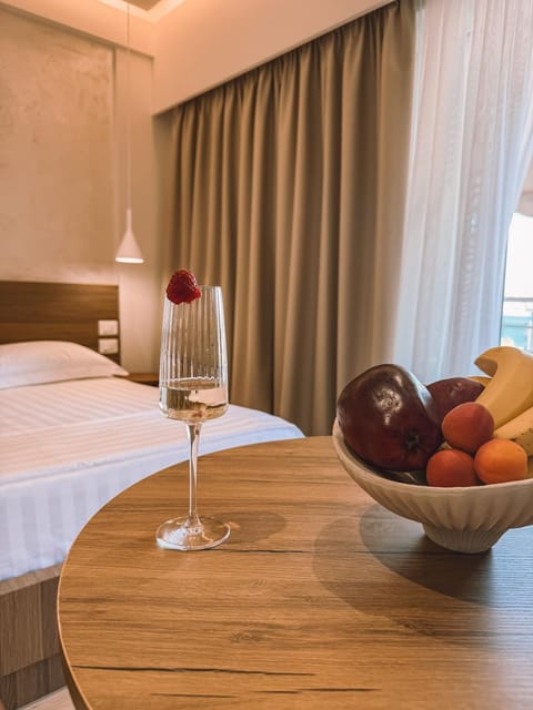 Bed, Photo of the whole room, Bedroom, Drinks