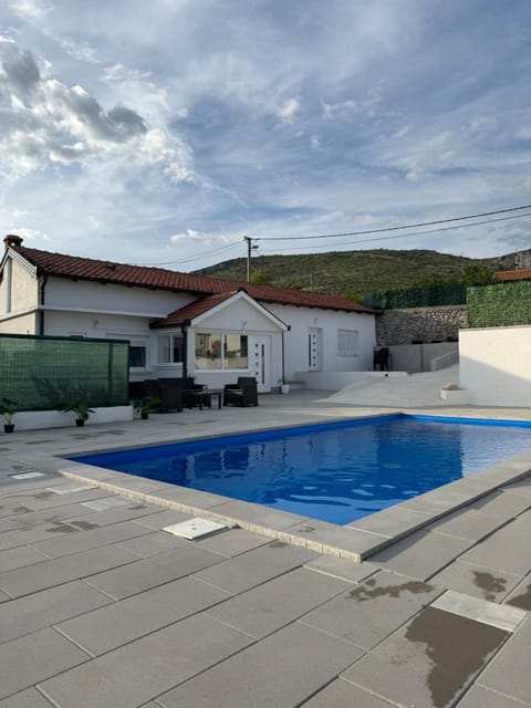 Property building, Pool view, Swimming pool
