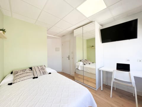 Photo of the whole room, Bedroom