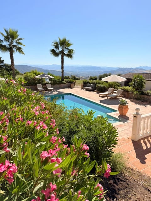 Natural landscape, Garden, Garden view, Mountain view, Mountain view, Swimming pool, Swimming pool, sunbed