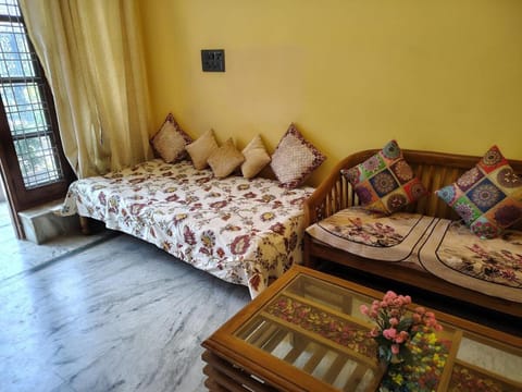 Bed, Seating area
