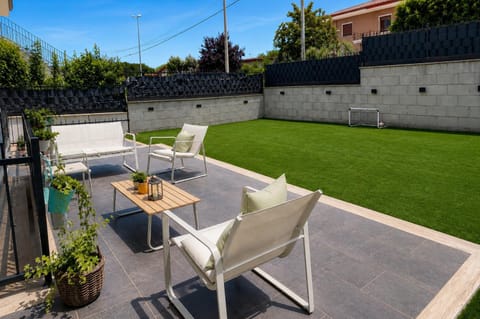 Property building, Garden, Garden, Animals, Pets, Garden view, Garden view, Area and facilities, Area and facilities, Family