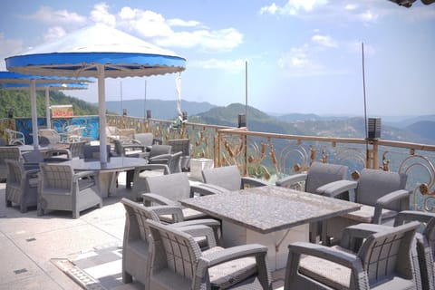 Natural landscape, View (from property/room), Balcony/Terrace, Seating area, Mountain view