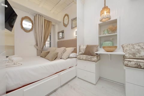 Living room, Bedroom