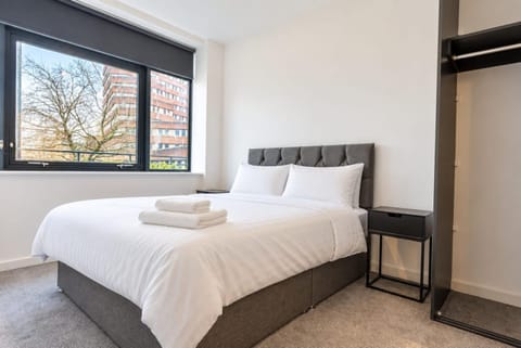 Bed, Photo of the whole room, Bedroom, towels