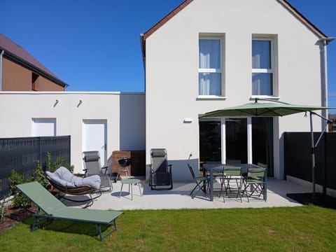 Patio, BBQ facilities, Garden, sunbed