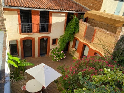 Property building, Patio, Patio, Garden, Garden, Balcony/Terrace, Balcony/Terrace, Garden view, Garden view, Breakfast