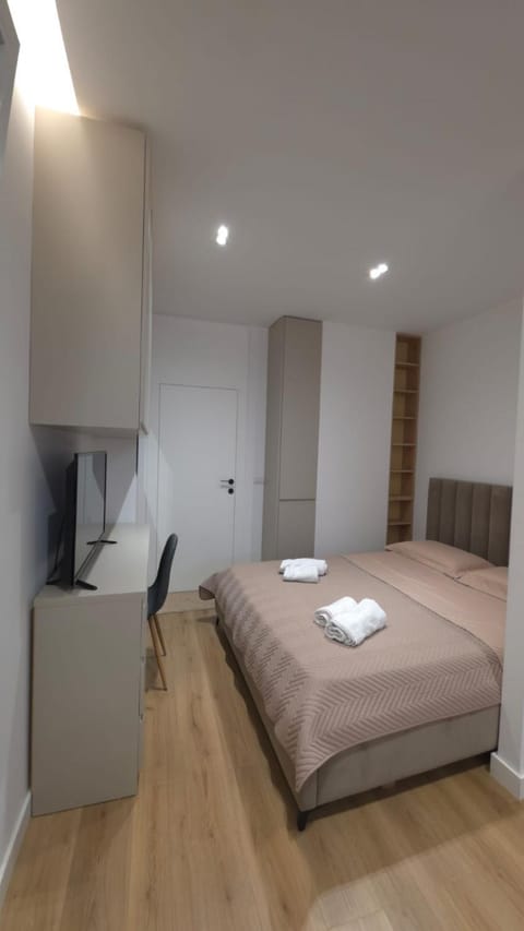 Bed, TV and multimedia, Bedroom, towels, wardrobe