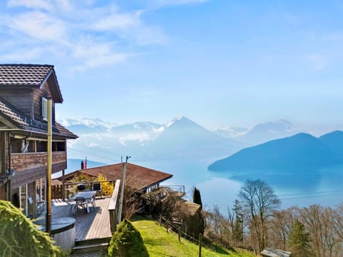 Property building, Nearby landmark, Spring, Day, Natural landscape, Garden, View (from property/room), Balcony/Terrace, Dining area, Lake view, Mountain view