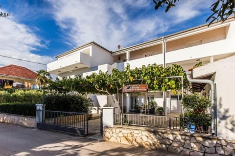 Property building, Day, Garden, Garden view