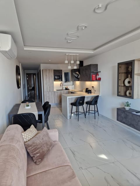 TV and multimedia, Kitchen or kitchenette, Seating area, Dining area