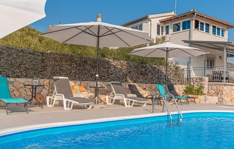 Area and facilities, Swimming pool