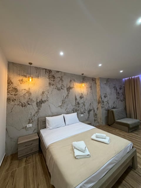 Bed, Bedroom, towels