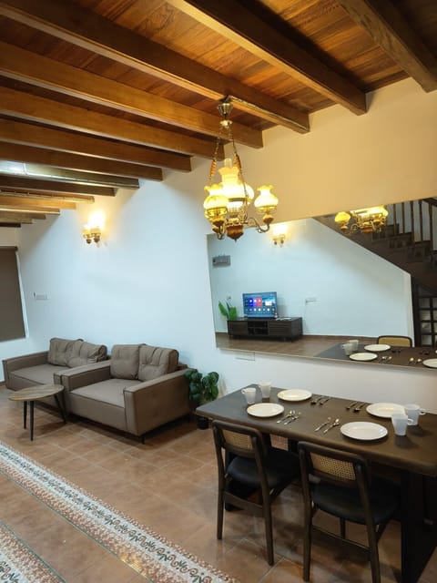 Living room, Seating area, Dining area