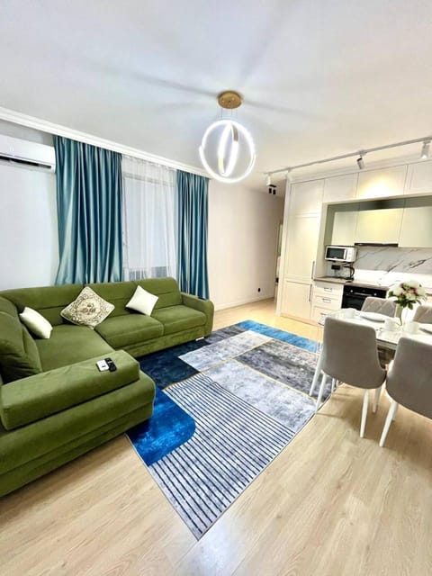 Kitchen or kitchenette, Seating area, Dining area