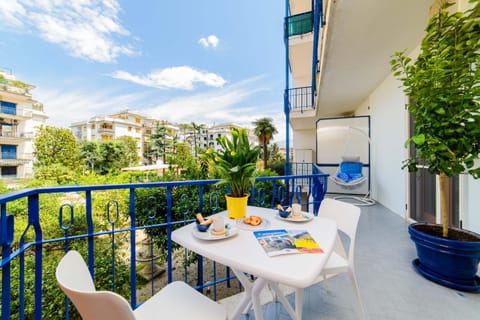 Property building, Patio, Day, Garden, View (from property/room), Balcony/Terrace, Dining area, Garden view
