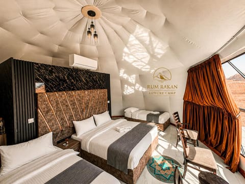 Bed, Living room, Photo of the whole room, Seating area, Bedroom