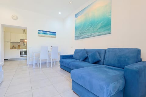 Bed, Living room, Seating area