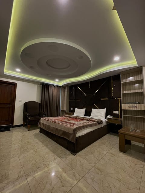 Bed, Living room, Photo of the whole room, Bedroom