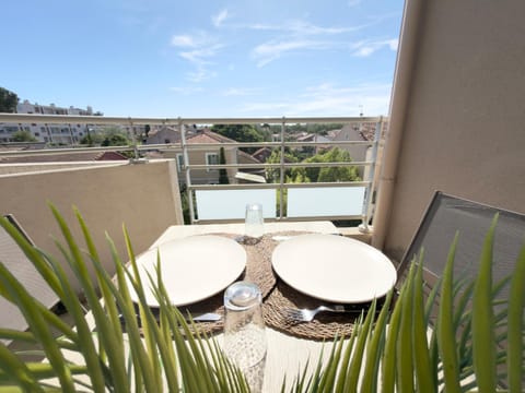 Patio, Natural landscape, View (from property/room), Balcony/Terrace, Dining area