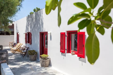 Patio, Facade/entrance, Day, Balcony/Terrace