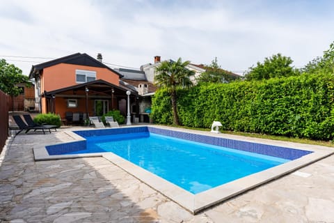 Day, Garden, Garden view, Pool view, Swimming pool, sunbed