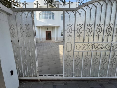 Property building, Facade/entrance, Parking