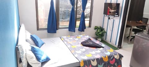 Bed, TV and multimedia, Kitchen or kitchenette, Bedroom