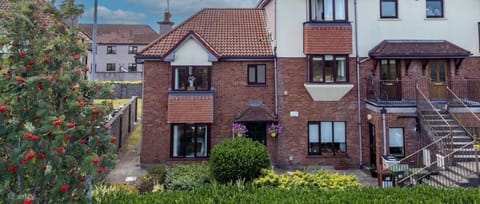 Property building, Day, Garden
