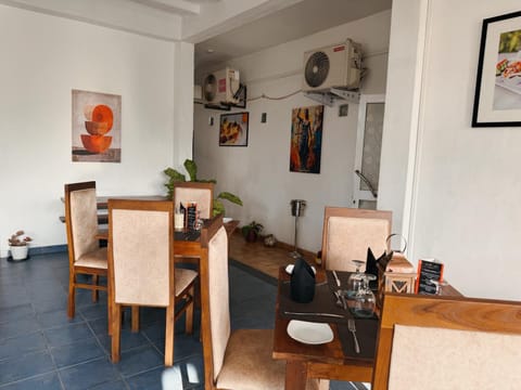 Seating area, Dining area