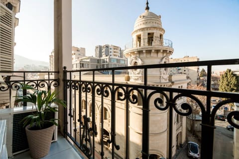 View (from property/room), Balcony/Terrace, City view