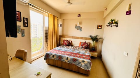 Bed, Photo of the whole room, Seating area, Bedroom, air conditioner