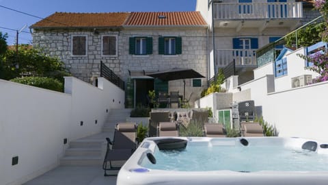 Property building, Balcony/Terrace