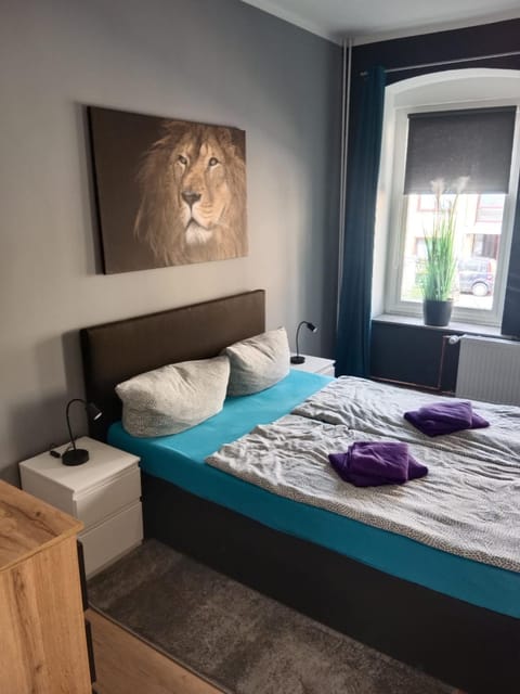 Bed, Photo of the whole room, Bedroom, heating, towels