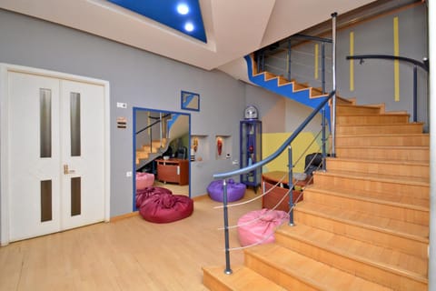 Lobby or reception, Photo of the whole room