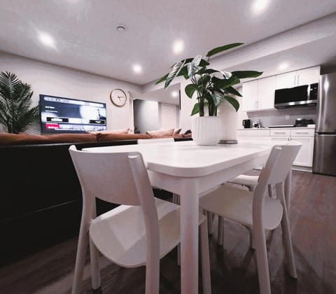 TV and multimedia, Kitchen or kitchenette, Dining area