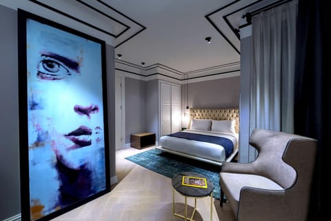 TV and multimedia, Coffee/tea facilities, Living room, Seating area, Dining area, Bedroom