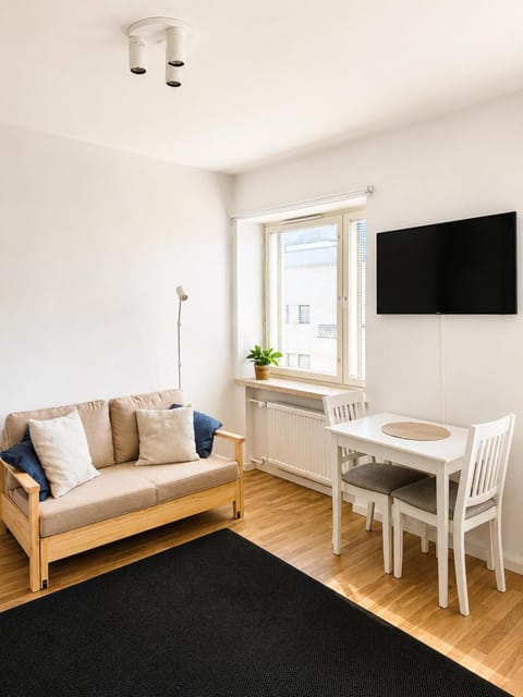 TV and multimedia, Seating area, Dining area