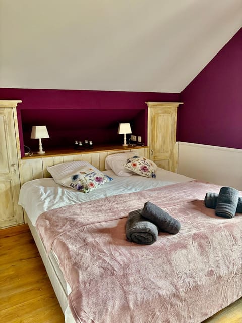 Bed, Photo of the whole room