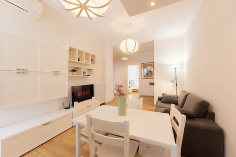 TV and multimedia, Living room, Dining area