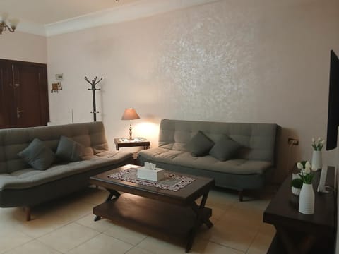 Communal lounge/ TV room, TV and multimedia, Living room, Business facilities, Seating area, Family
