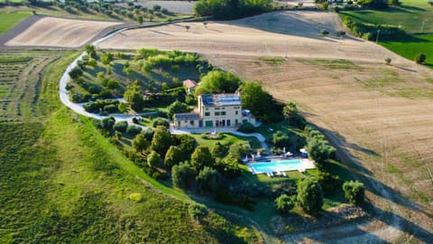 Property building, Natural landscape, Bird's eye view, Garden, Garden view, Pool view, Swimming pool