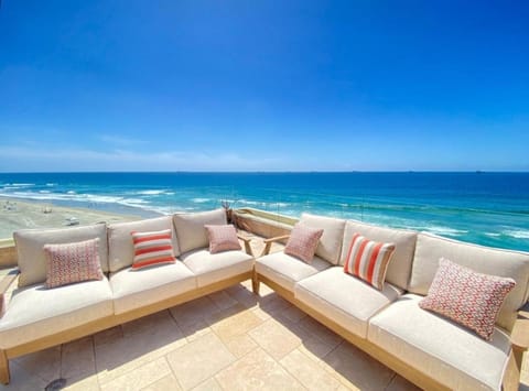 Natural landscape, Balcony/Terrace, Seating area, Beach, Sea view, Entertainment, sunbed