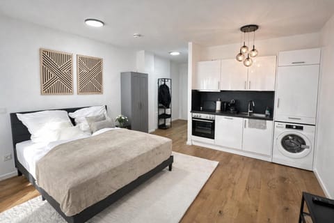 Bed, Kitchen or kitchenette, Photo of the whole room, Bedroom, internet, oven, pet friendly, stove, wardrobe, washing machine