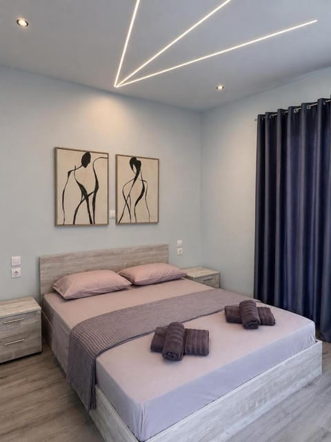 Bed, Bedroom, towels