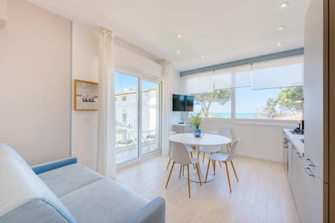 Kitchen or kitchenette, Living room, Seating area