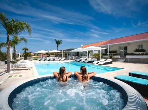 Hot Tub, Swimming pool