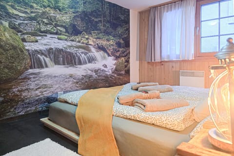 Bed, Natural landscape, Photo of the whole room, Bedroom, towels