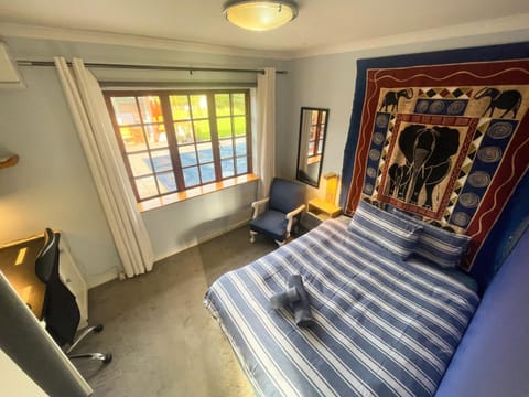 Bed, Photo of the whole room, Seating area, Bedroom